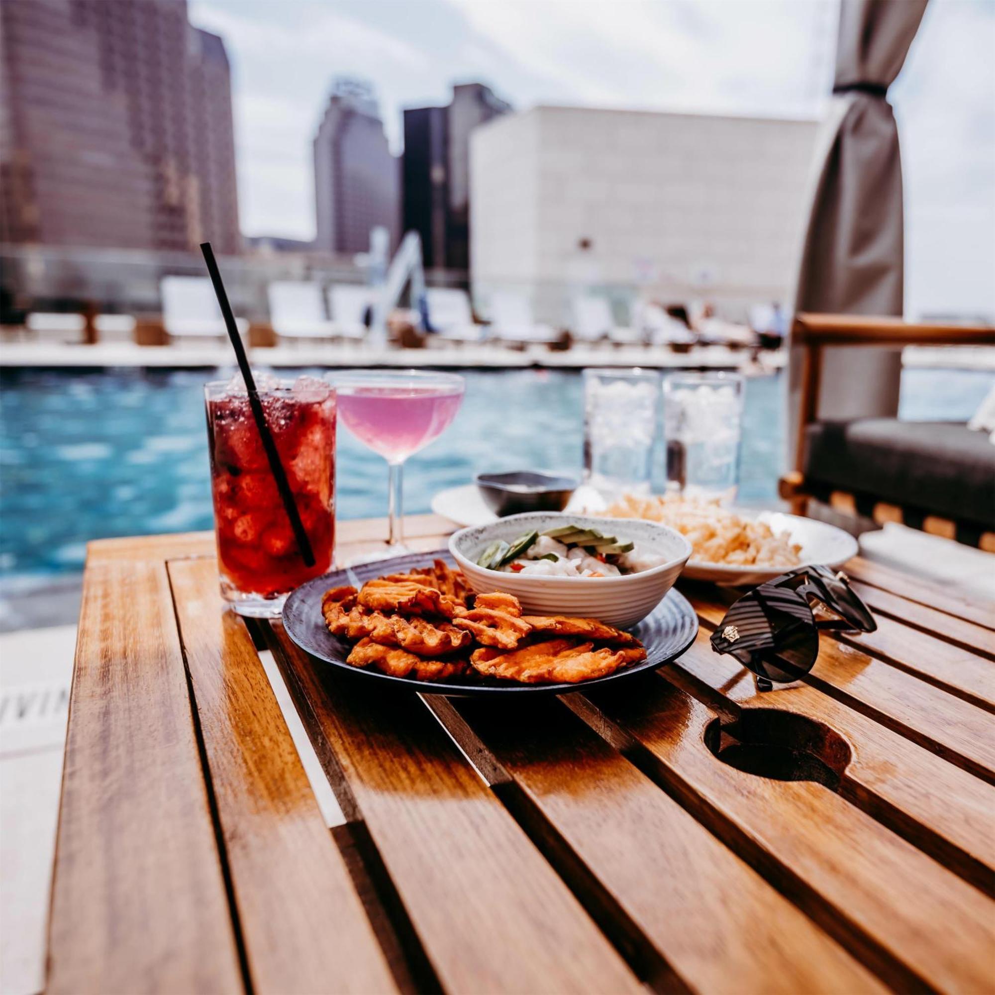Thompson - Riverwalk, By Hyatt San Antonio