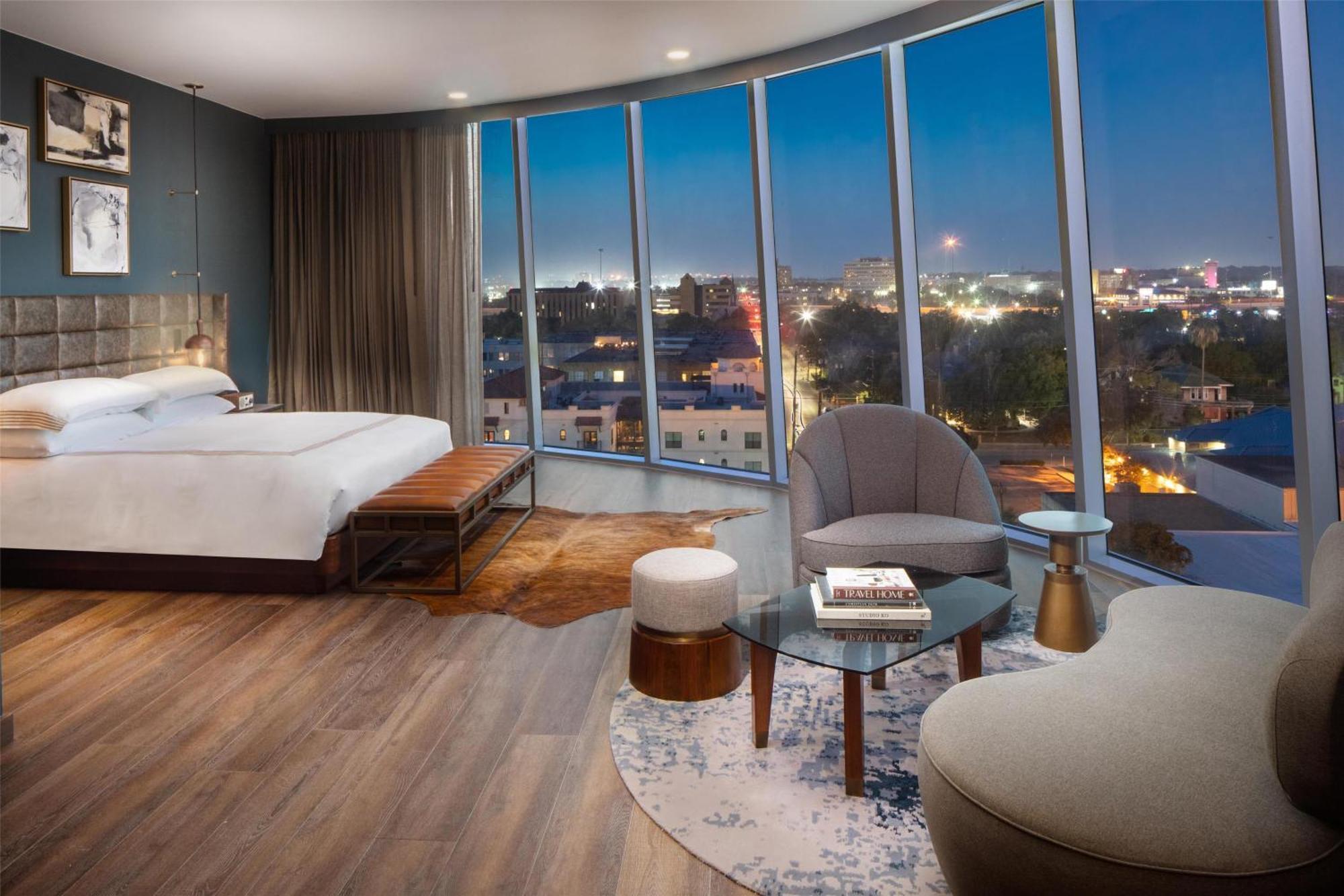 Thompson - Riverwalk, By Hyatt