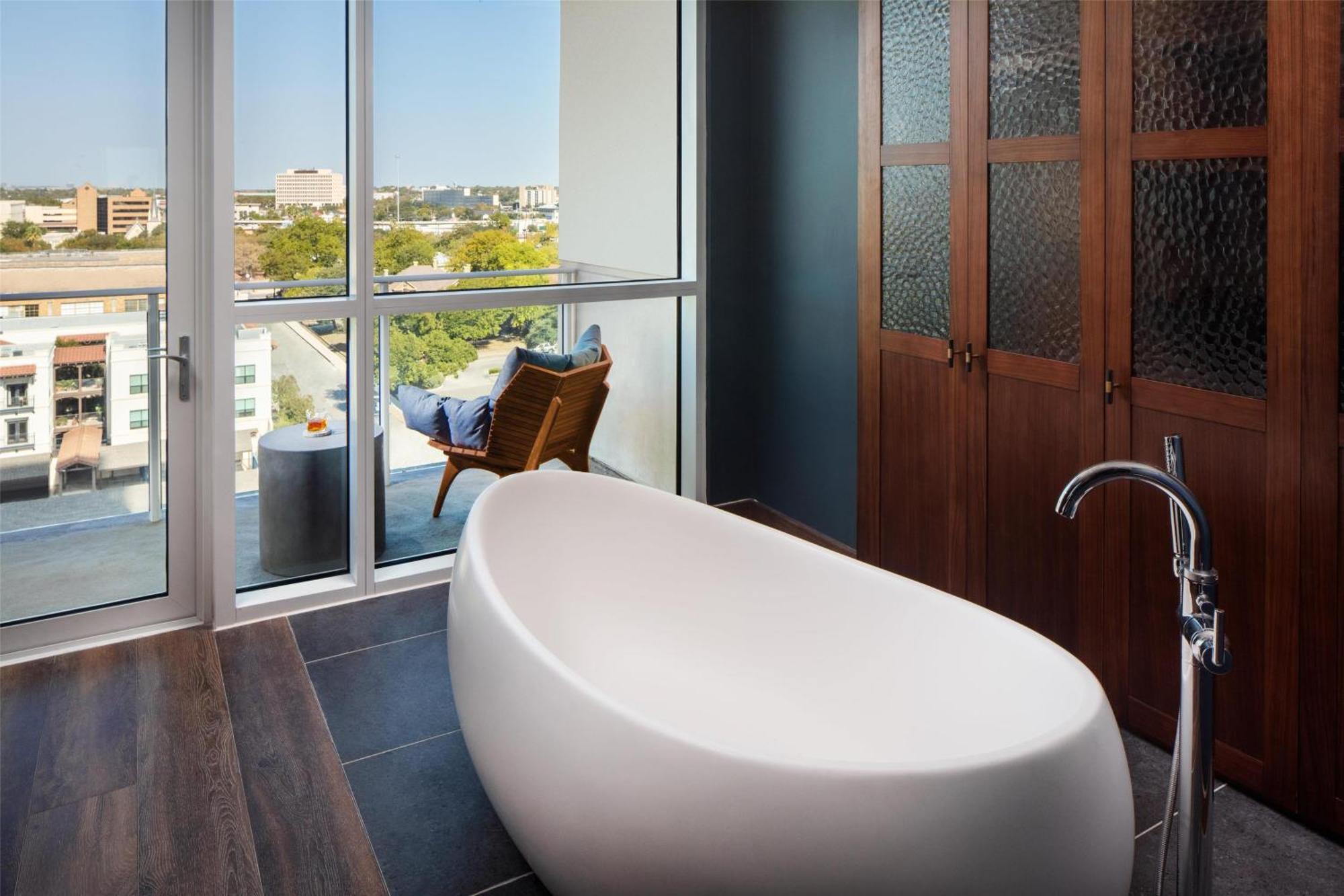 Thompson - Riverwalk, By Hyatt 5*